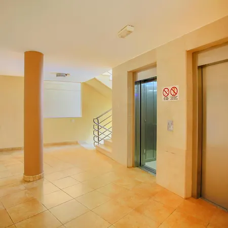 Premium Paradise - Balcony Sea & Pool Views - Rated