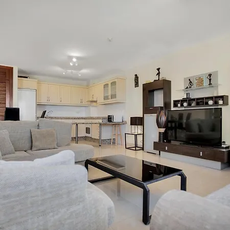 Premium Paradise - Balcony Sea & Pool Views - Rated Адехе