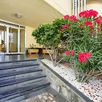 Premium Paradise - Balcony Sea & Pool Views - Rated *