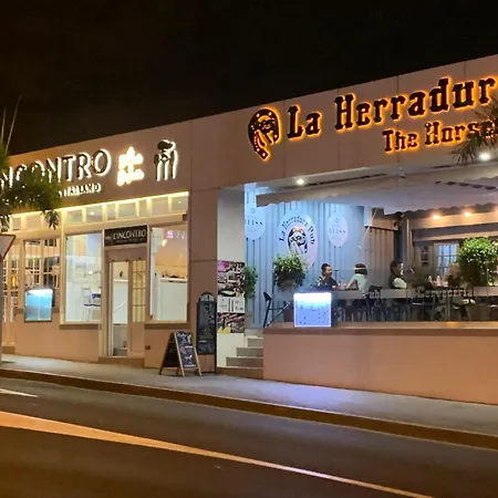 Premium Paradise - Balcony Sea & Pool Views - Rated