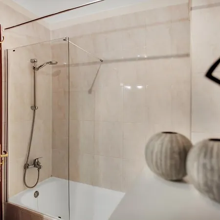 Premium Paradise - Balcony Sea & Pool Views - Rated 阿德耶