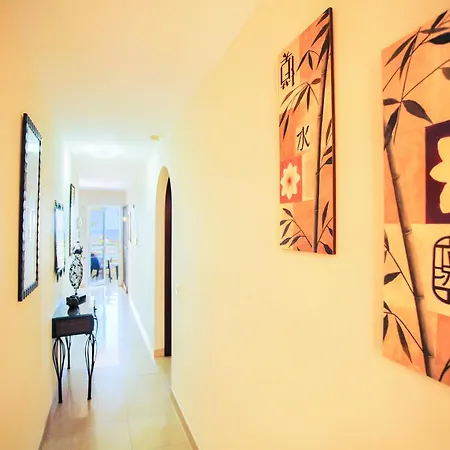 Premium Paradise - Balcony Sea & Pool Views - Rated