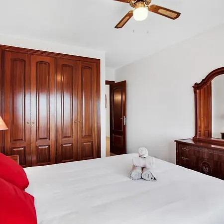 Premium Paradise - Balcony Sea & Pool Views - Rated Apartmán