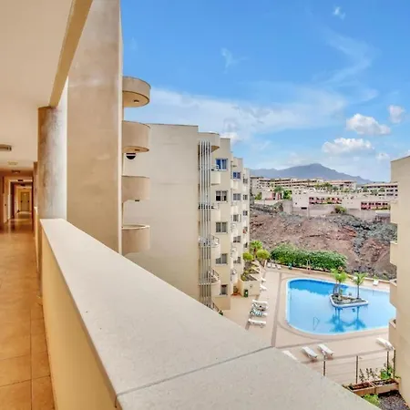 Premium Paradise - Balcony Sea & Pool Views - Rated *