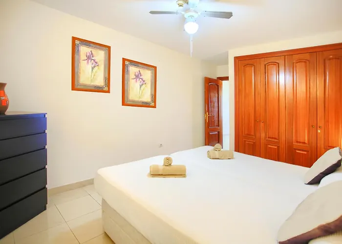 Premium Paradise - Balcony Sea & Pool Views - Rated Appartamento *