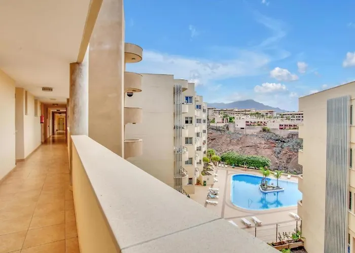 Premium Paradise - Balcony Sea & Pool Views - Rated *