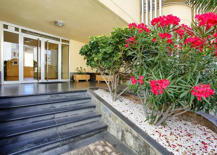 Premium Paradise - Balcony Sea & Pool Views - Rated *