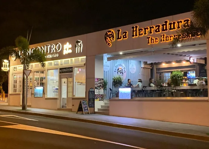 Premium Paradise - Balcony Sea & Pool Views - Rated