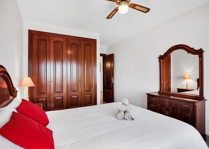 Premium Paradise - Balcony Sea & Pool Views - Rated Appartement